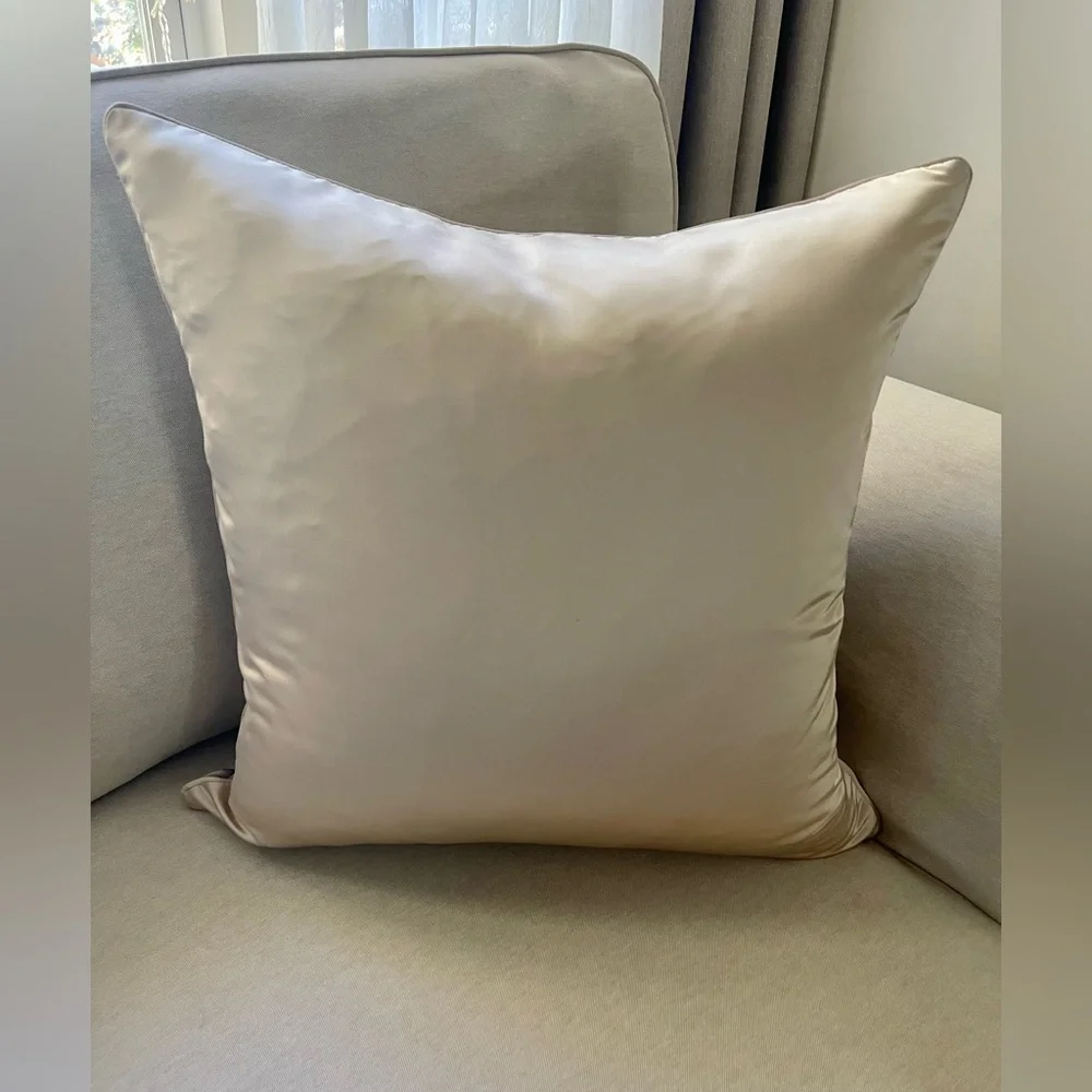 Luxury Champagne and gold waves glam pillow.             Size 22x 22 inch - Picture 8 of 10